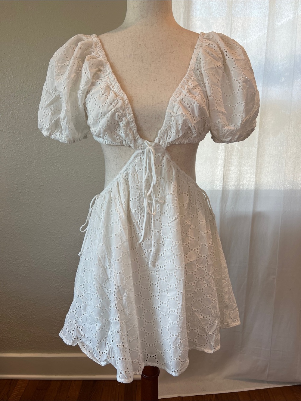 Olivaceous White Cotton Eyelet Cutout Tie-Front Mini Dress. Size M. NWT.